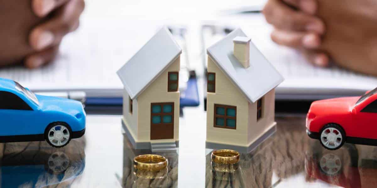 Dividing Property in a Divorce: How Courts Decide Who Gets What